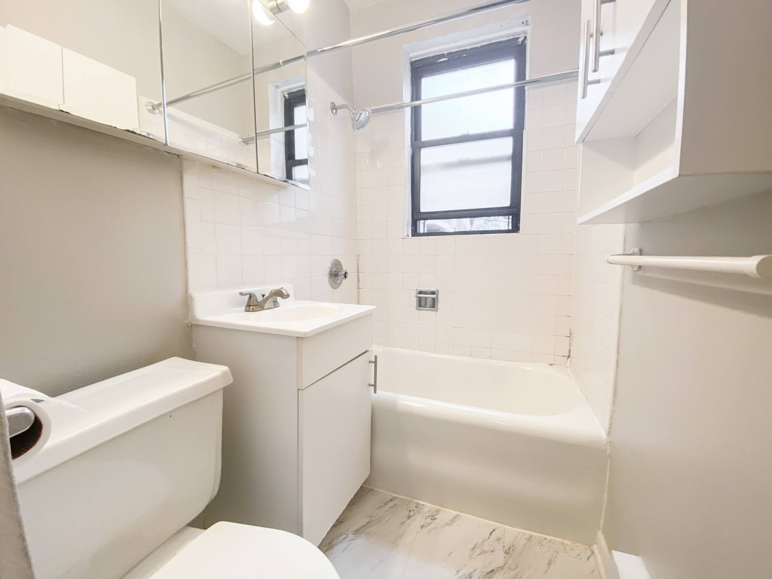 620 W. Surf St. 620 W. Surf St., Chicago, IL 60657 - Leasing by Cross Street
